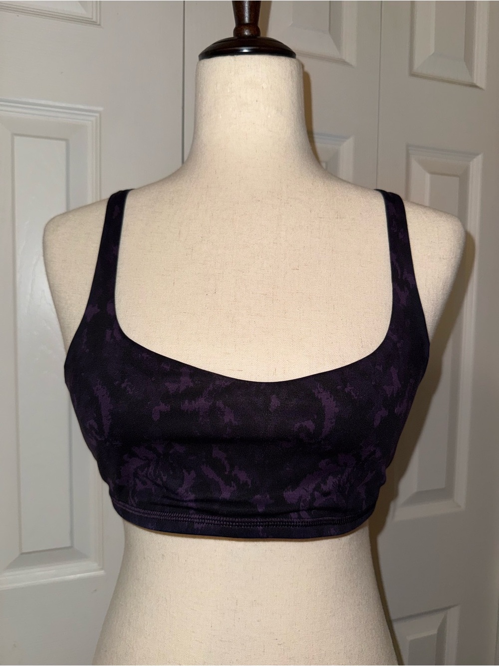 Lululemon sports bra size 6